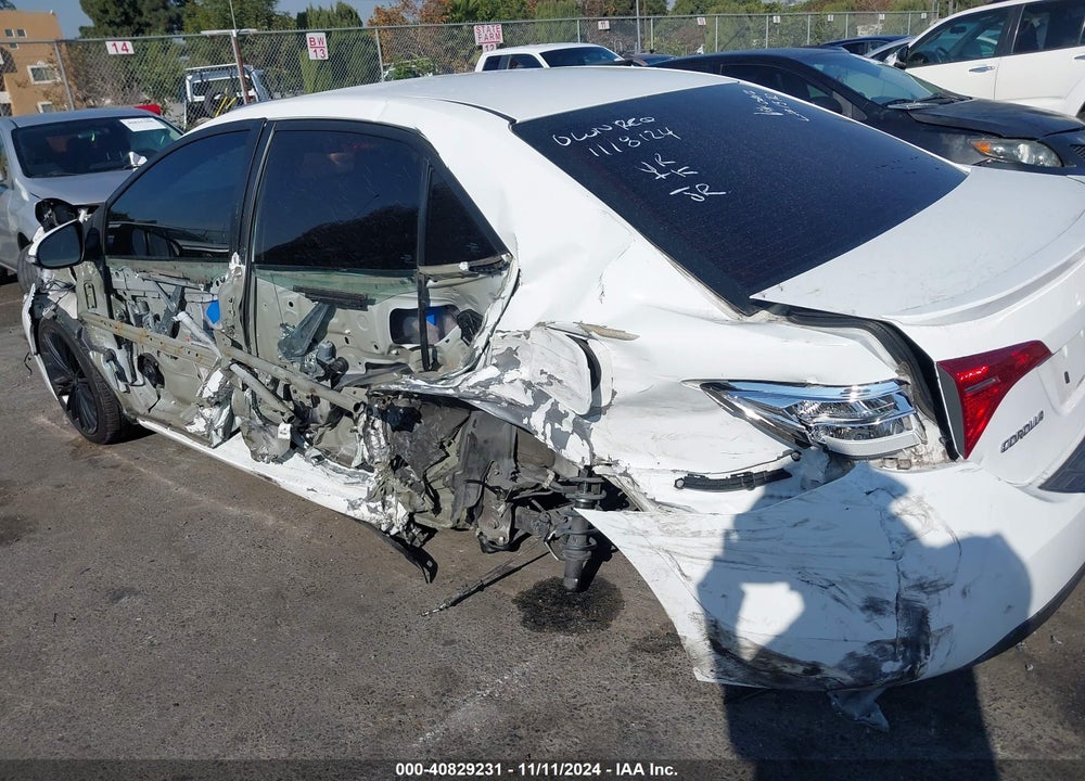 2018 TOYOTA COROLLA SE VIN: 5YFBURHE1JP760012