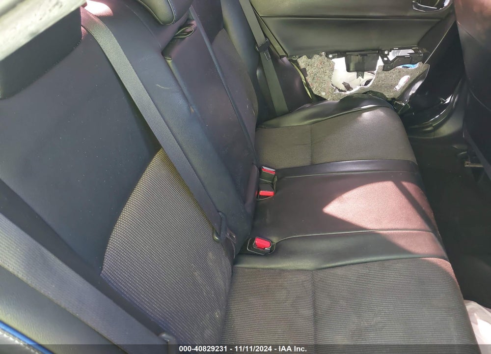 2018 TOYOTA COROLLA SE VIN: 5YFBURHE1JP760012