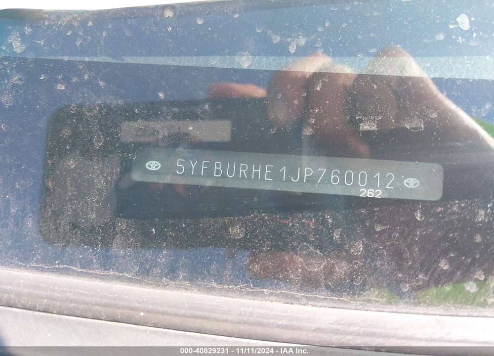 2018 TOYOTA COROLLA SE VIN: 5YFBURHE1JP760012
