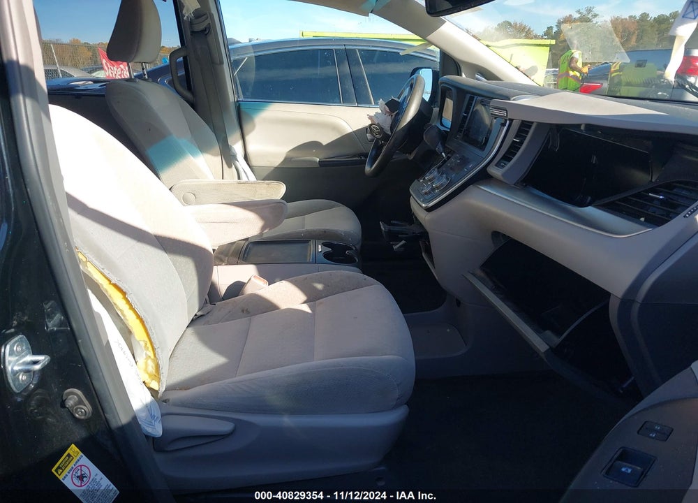 2017 TOYOTA SIENNA VIN: 5TDKZ3DC2HS806127