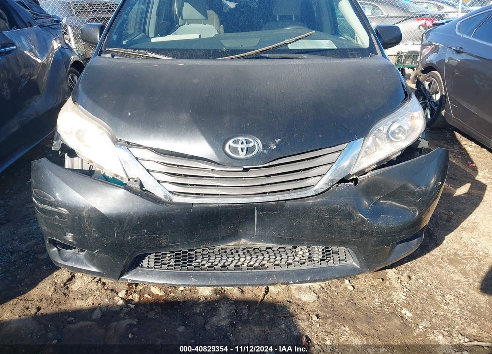2017 TOYOTA SIENNA VIN: 5TDKZ3DC2HS806127