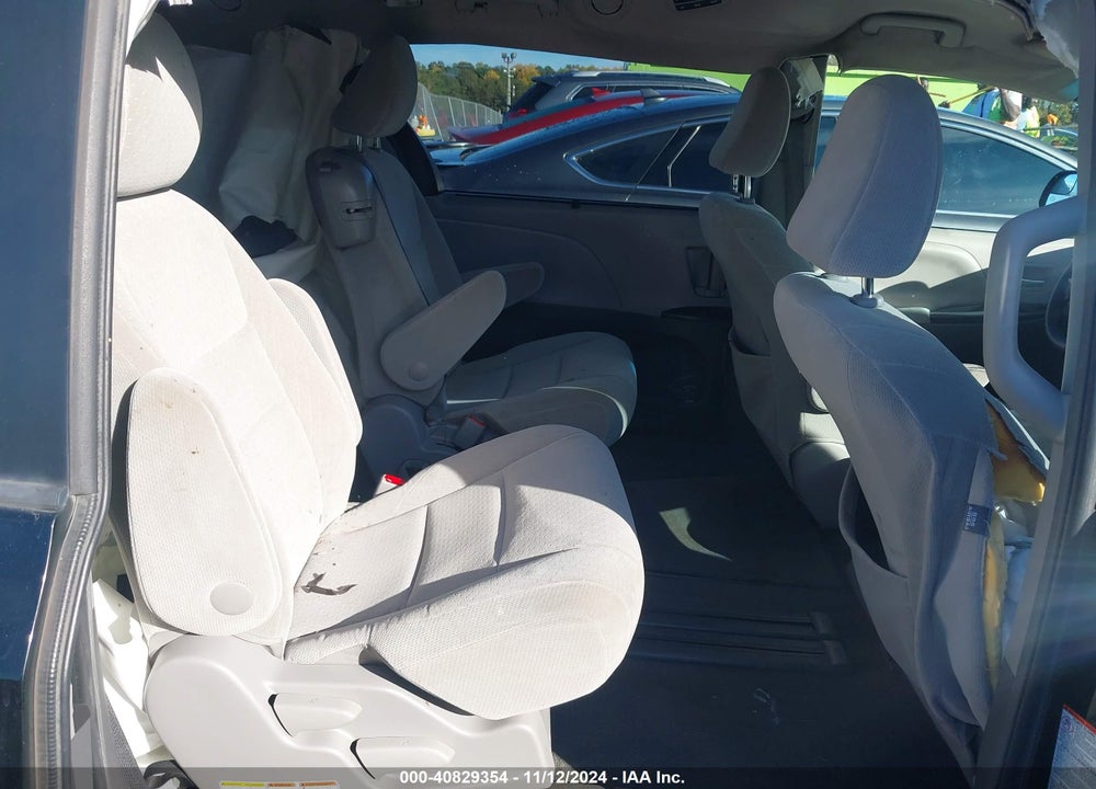 2017 TOYOTA SIENNA VIN: 5TDKZ3DC2HS806127