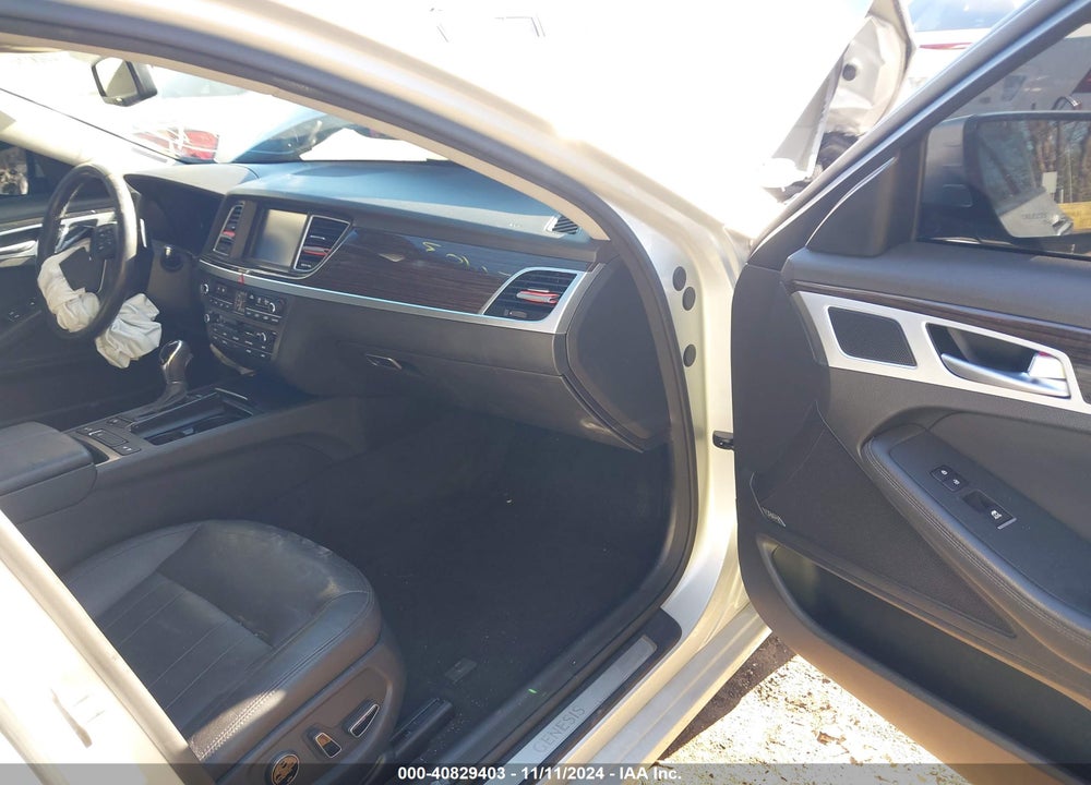 2016 HYUNDAI GENESIS 3.8 VIN: KMHGN4JE8GU132973