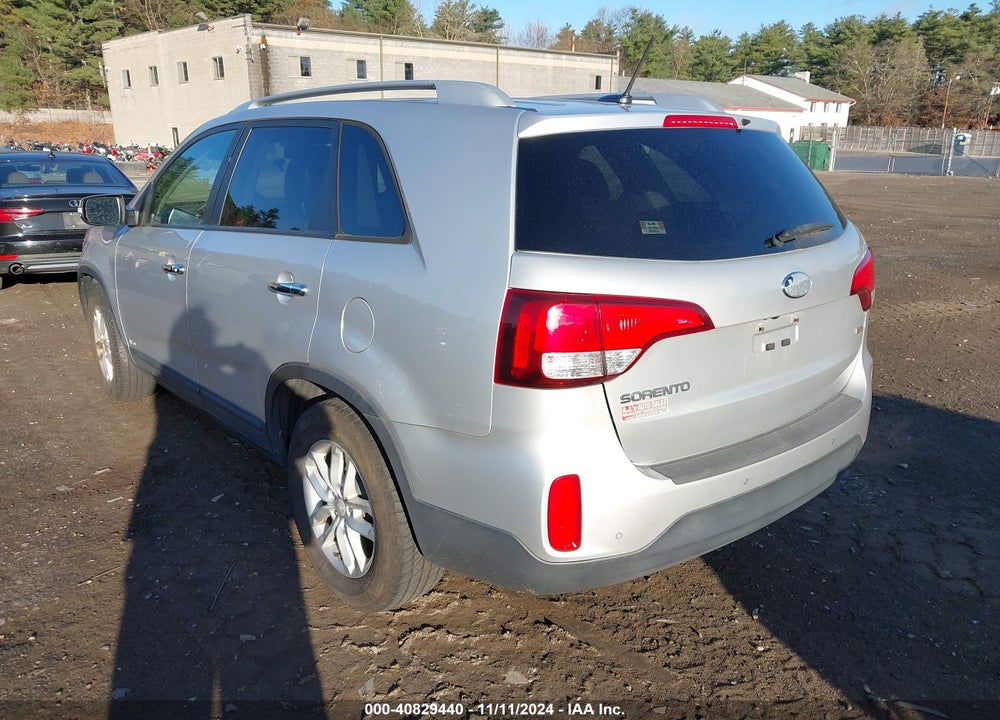 2015 KIA SORENTO VIN: 5XYKTCA64FG558117