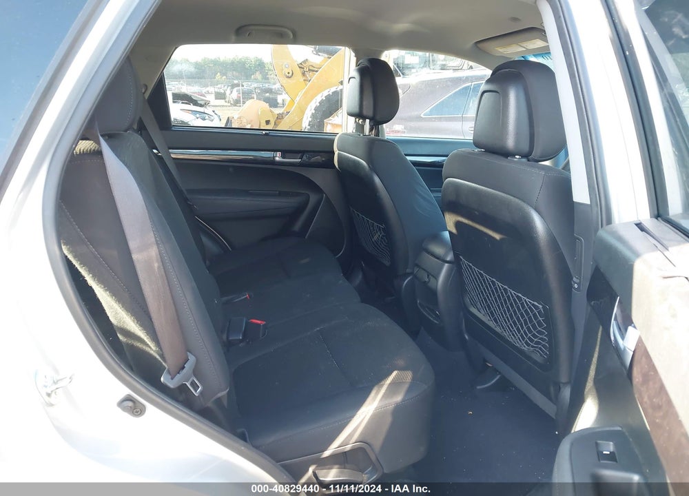 2015 KIA SORENTO VIN: 5XYKTCA64FG558117