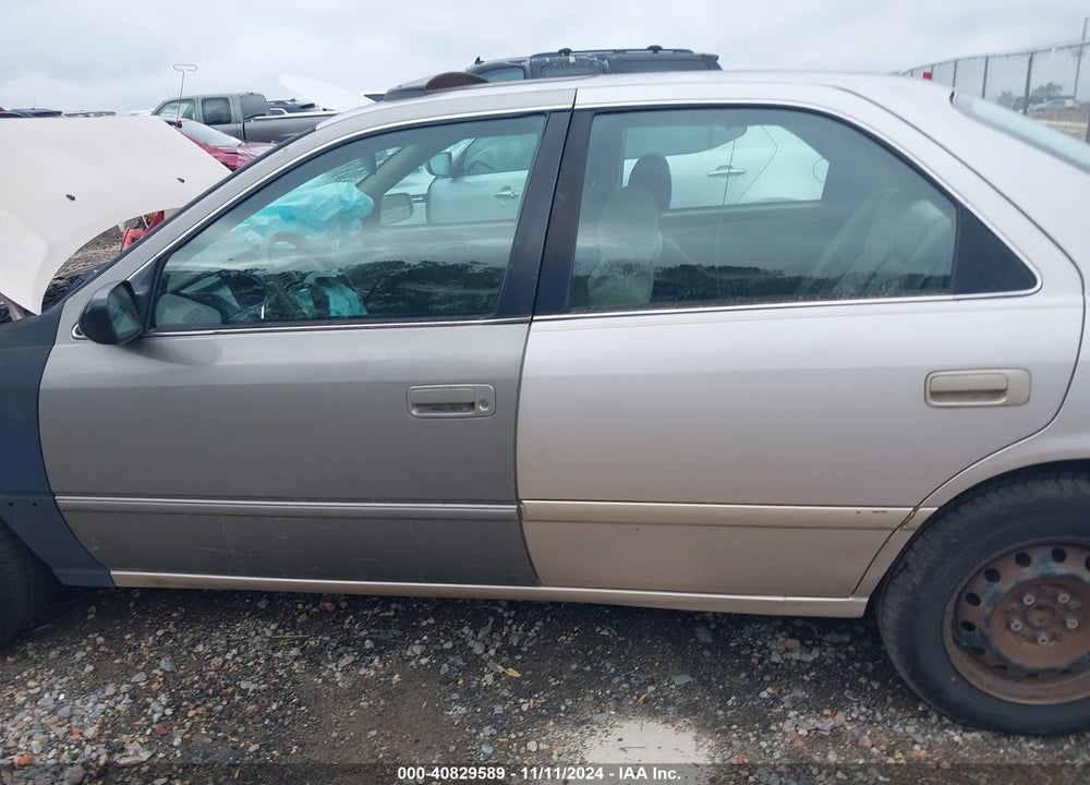 2001 TOYOTA CAMRY LE VIN: 4T1BG22K31U088465