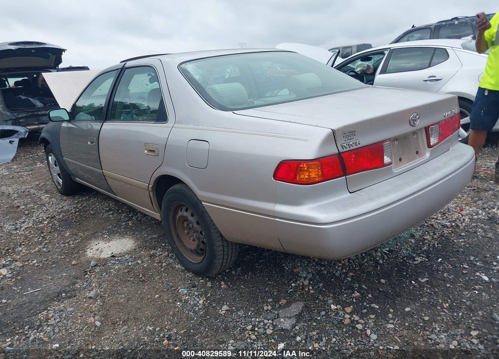 2001 TOYOTA CAMRY LE VIN: 4T1BG22K31U088465