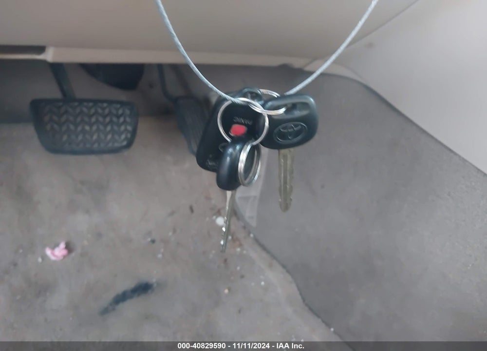 2002 TOYOTA AVALON XLS VIN: 4T1BF28B62U208271
