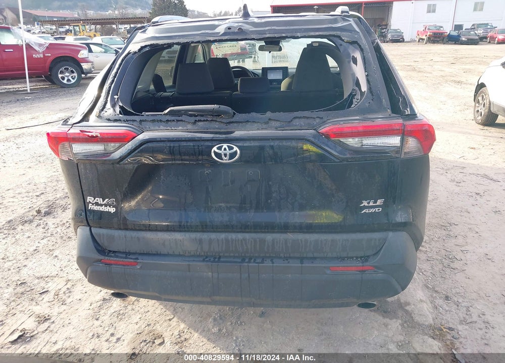 2021 TOYOTA RAV4 XLE VIN: 2T3P1RFV1MC190557
