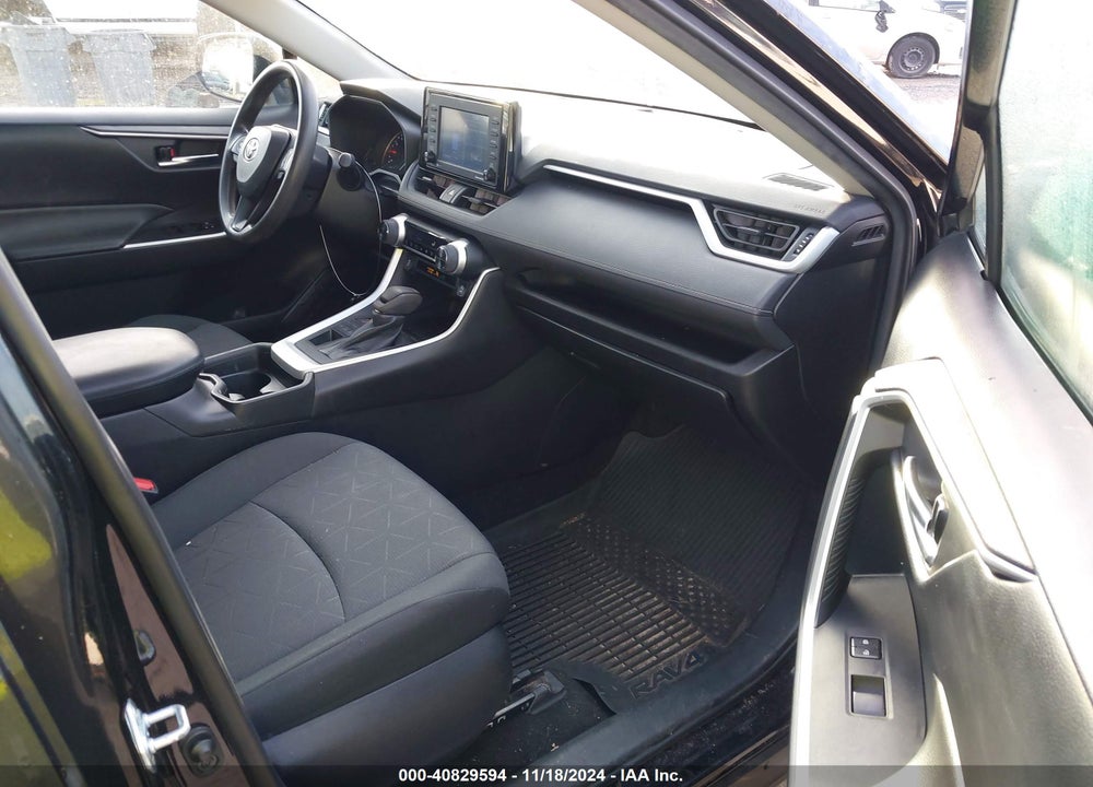 2021 TOYOTA RAV4 XLE VIN: 2T3P1RFV1MC190557