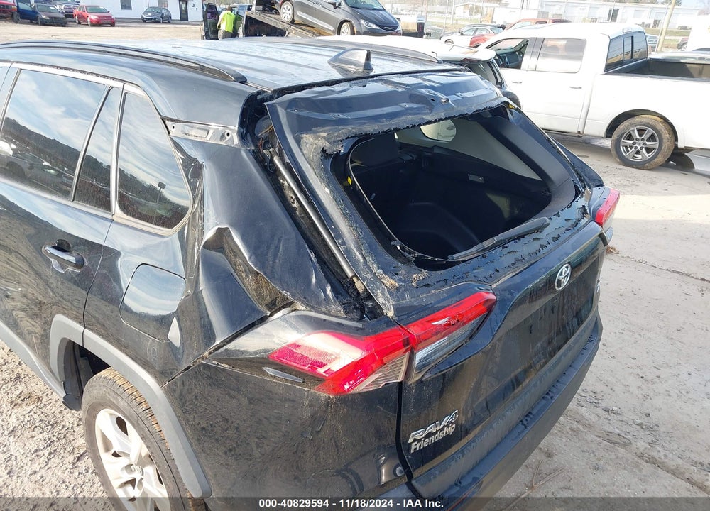 2021 TOYOTA RAV4 XLE VIN: 2T3P1RFV1MC190557