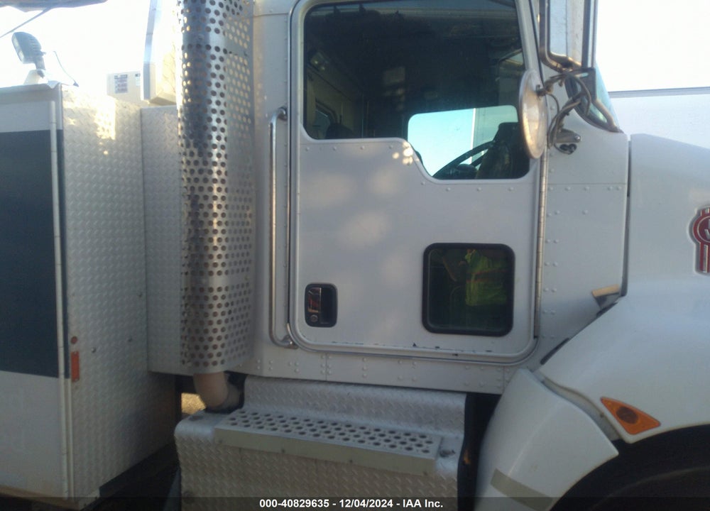 2012 KENWORTH CONSTRUCTION T370 VIN: 2NKHHN7X6CM322515