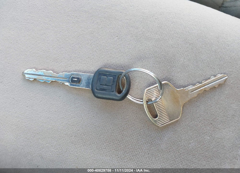 2001 BUICK CENTURY CUSTOM VIN: 2G4WS52J811299200