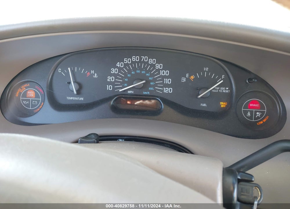 2001 BUICK CENTURY CUSTOM VIN: 2G4WS52J811299200