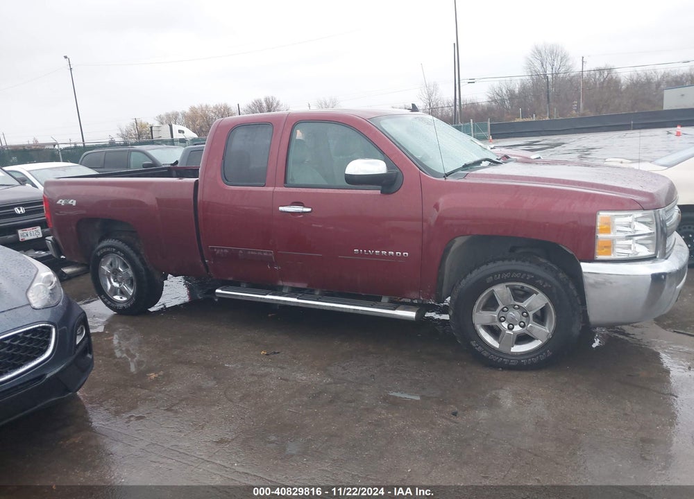 2013 CHEVROLET SILVERADO 1500 LT VIN: 1GCRKSE70DZ403223