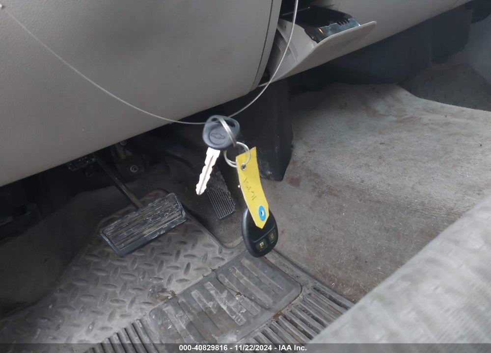 2013 CHEVROLET SILVERADO 1500 LT VIN: 1GCRKSE70DZ403223