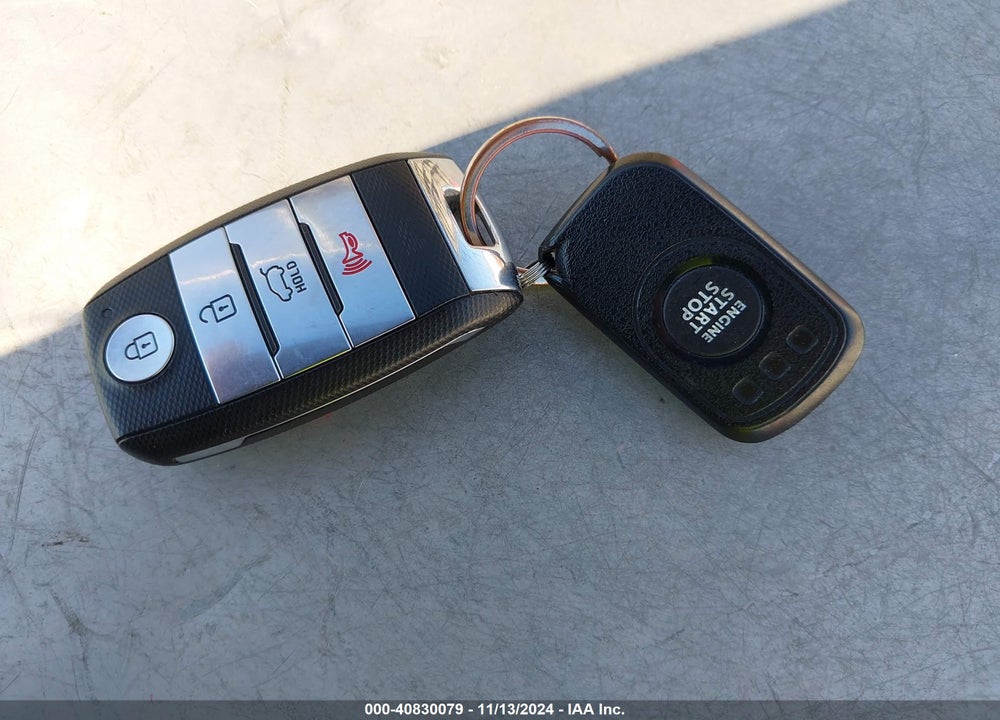 2017 KIA SORENTO 3.3L SX VIN: 5XYPK4A52HG295683