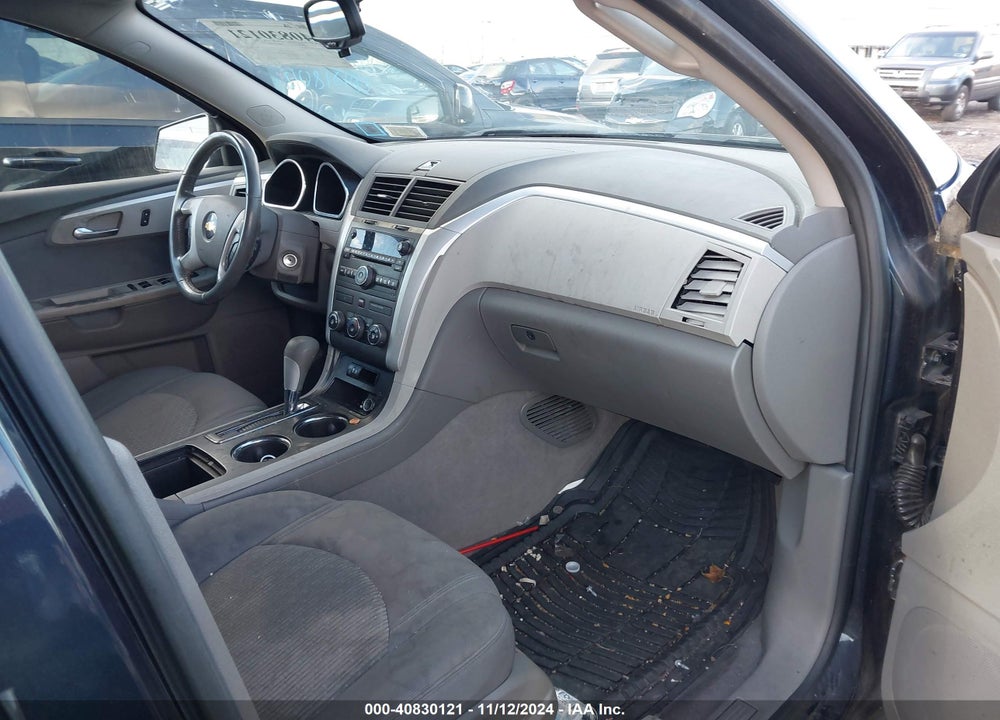 2011 CHEVROLET TRAVERSE LS VIN: 1GNKVFED9BJ193679