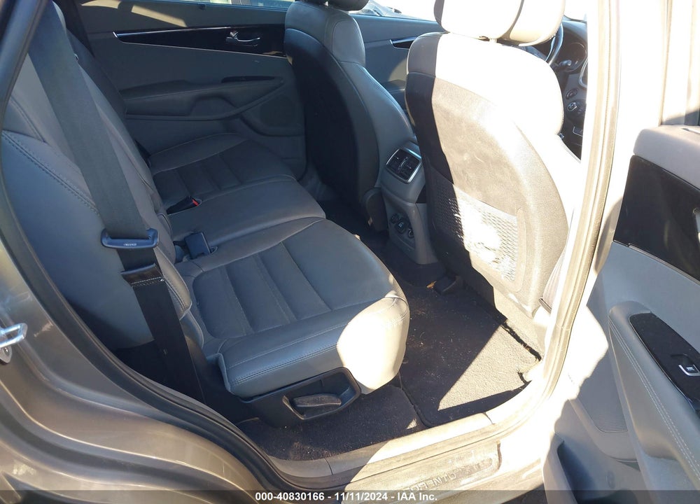 2016 KIA SORENTO 3.3L EX VIN: 5XYPHDA59GG161847