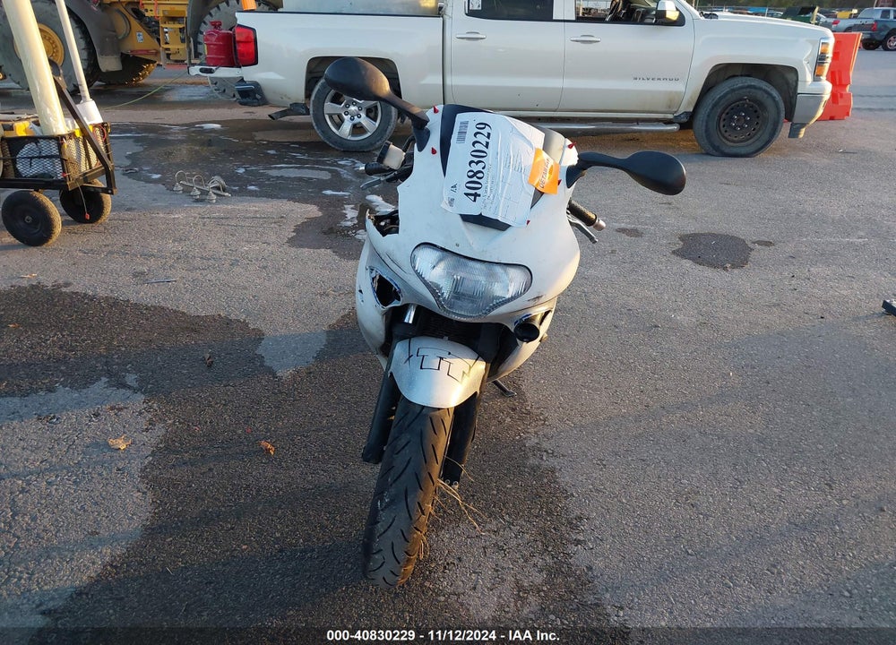 2002 TRIUMPH MOTORCYCLE TT600 VIN: SMT800GEX2J157621