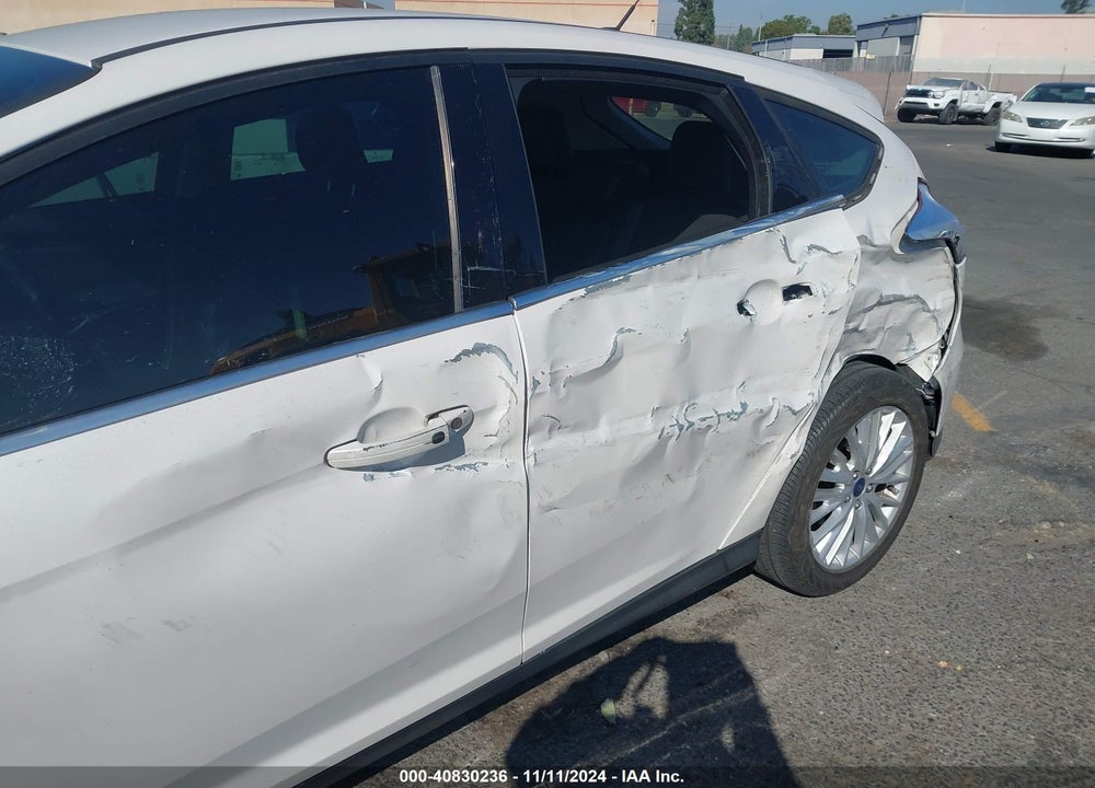 2015 FORD FOCUS TITANIUM VIN: 1FADP3N23FL380229