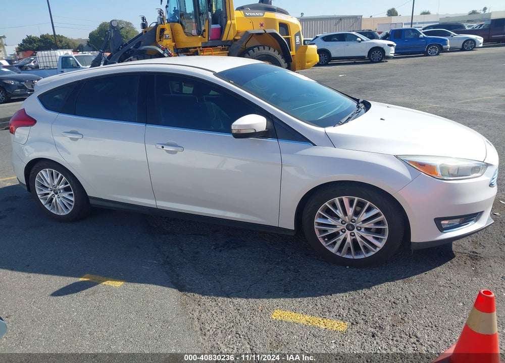 2015 FORD FOCUS TITANIUM VIN: 1FADP3N23FL380229