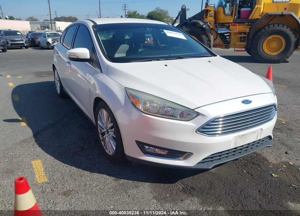 2015 FORD FOCUS TITANIUM VIN: 1FADP3N23FL380229