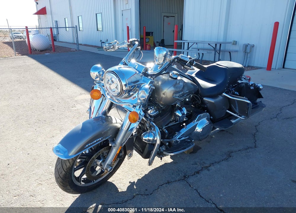 2017 HARLEY-DAVIDSON FLHR ROAD KING VIN: 1HD1FBC17HB650445