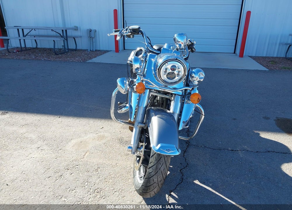 2017 HARLEY-DAVIDSON FLHR ROAD KING VIN: 1HD1FBC17HB650445