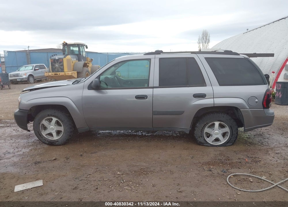 2005 CHEVROLET TRAILBLAZER LS VIN: 1GNDT13S752220167