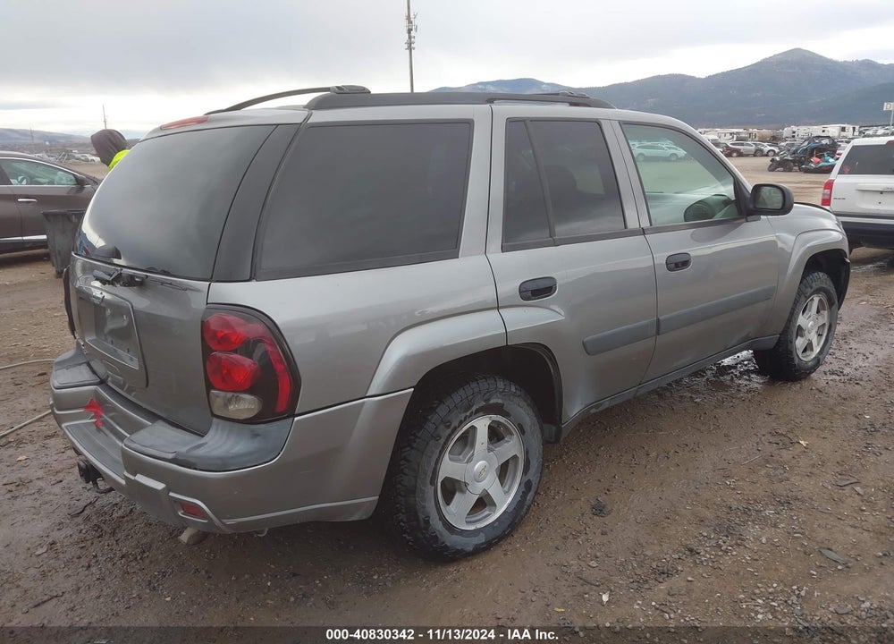 2005 CHEVROLET TRAILBLAZER LS VIN: 1GNDT13S752220167