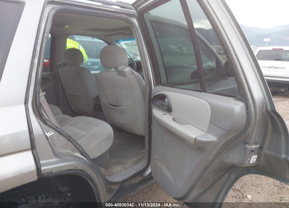 2005 CHEVROLET TRAILBLAZER LS VIN: 1GNDT13S752220167
