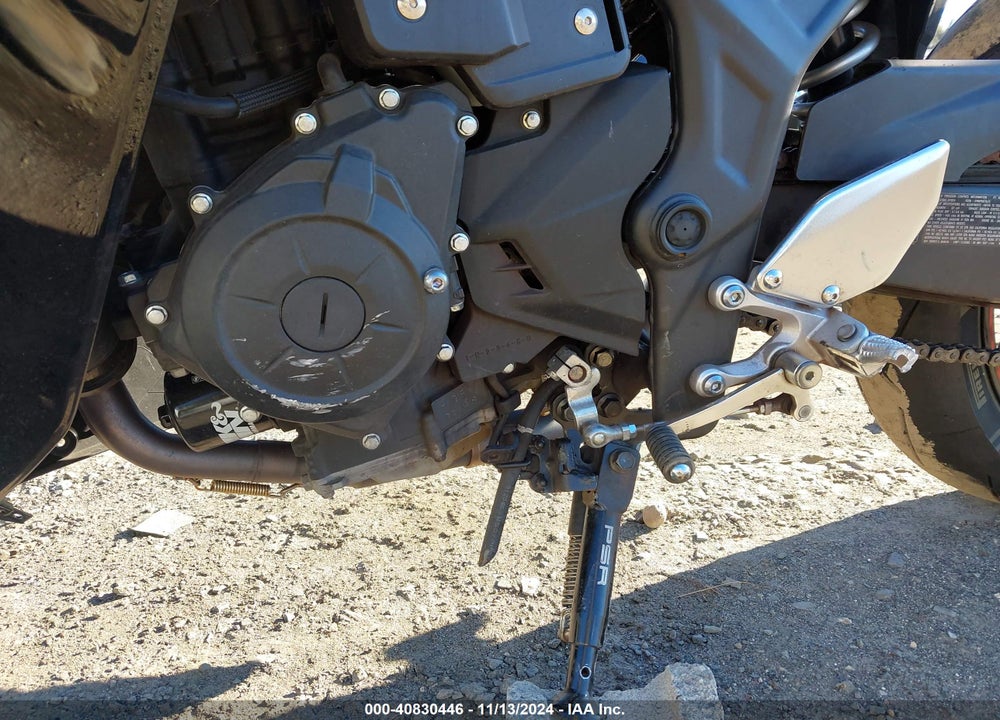 2016 YAMAHA YZFR3 VIN: MH3RH06Y4GK011547