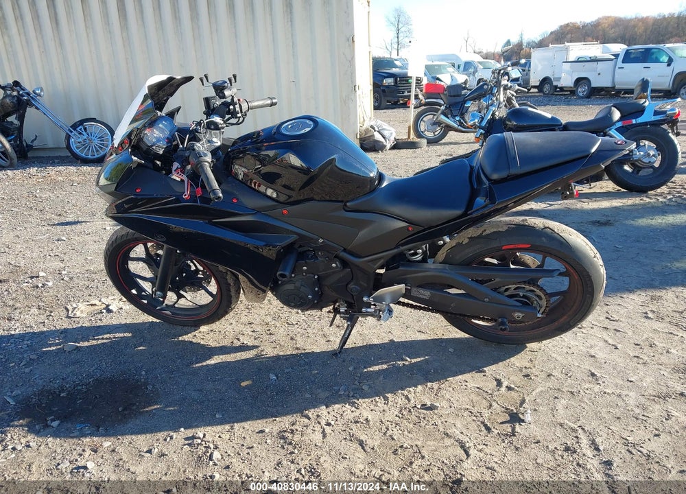 2016 YAMAHA YZFR3 VIN: MH3RH06Y4GK011547