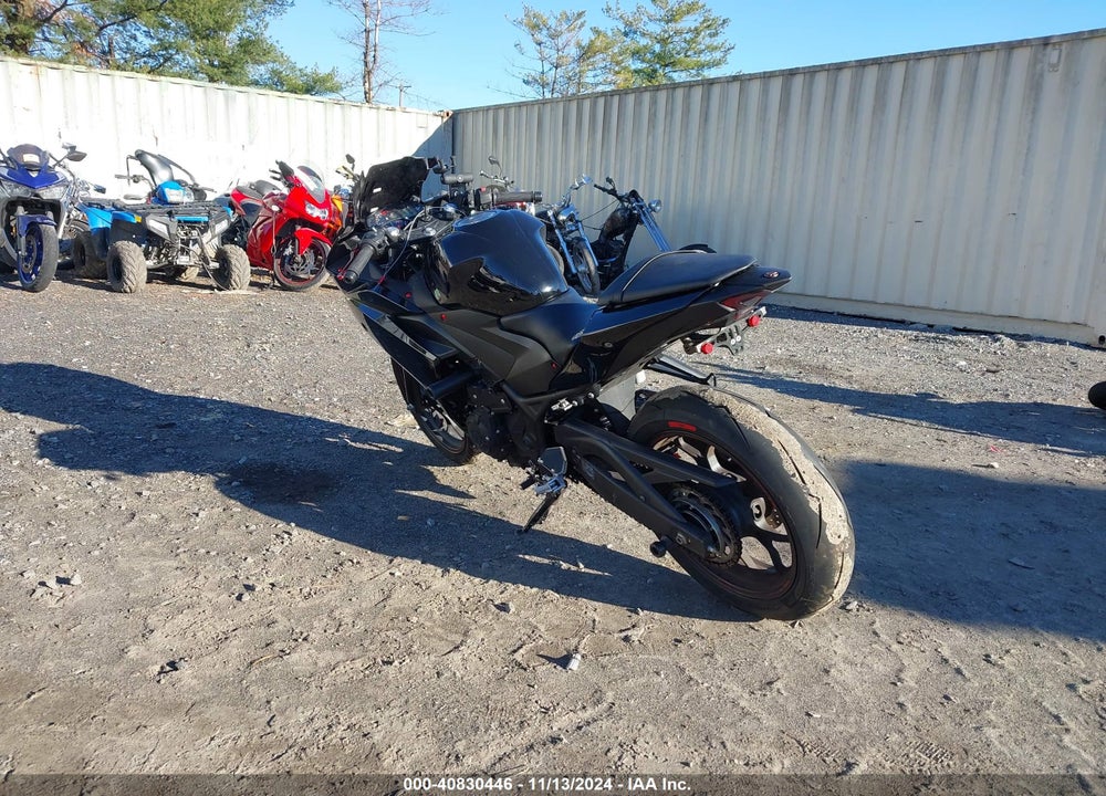 2016 YAMAHA YZFR3 VIN: MH3RH06Y4GK011547