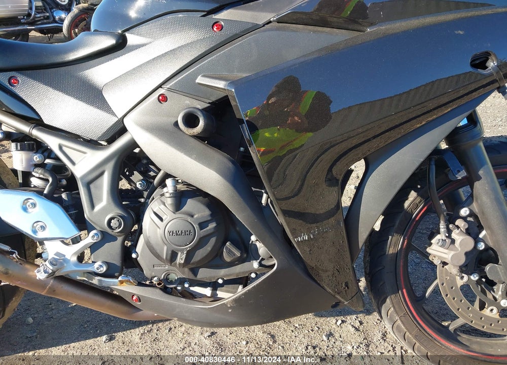 2016 YAMAHA YZFR3 VIN: MH3RH06Y4GK011547
