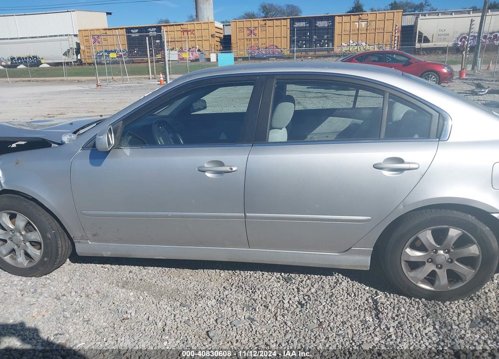 2008 KIA OPTIMA VIN: KNAGE124385200369