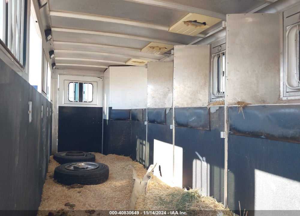 2006 SUNDOWNER HORSE TRAILER VIN: 13SAH422861AA7095
