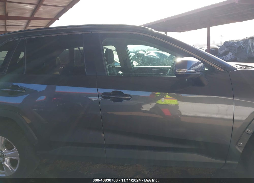 2021 TOYOTA RAV4 XLE VIN: 2T3W1RFV4MW116995