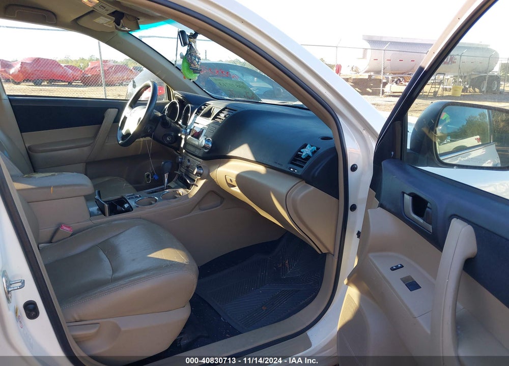 2011 TOYOTA HIGHLANDER SE VIN: 5TDZA3EH2BS015250