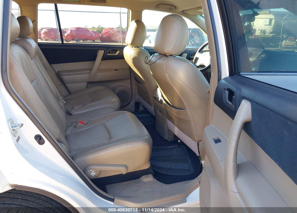 2011 TOYOTA HIGHLANDER SE VIN: 5TDZA3EH2BS015250