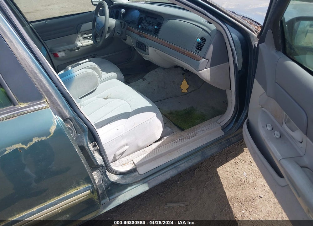 1996 FORD CROWN VICTORIA VIN: 2FALP73W1TX216940