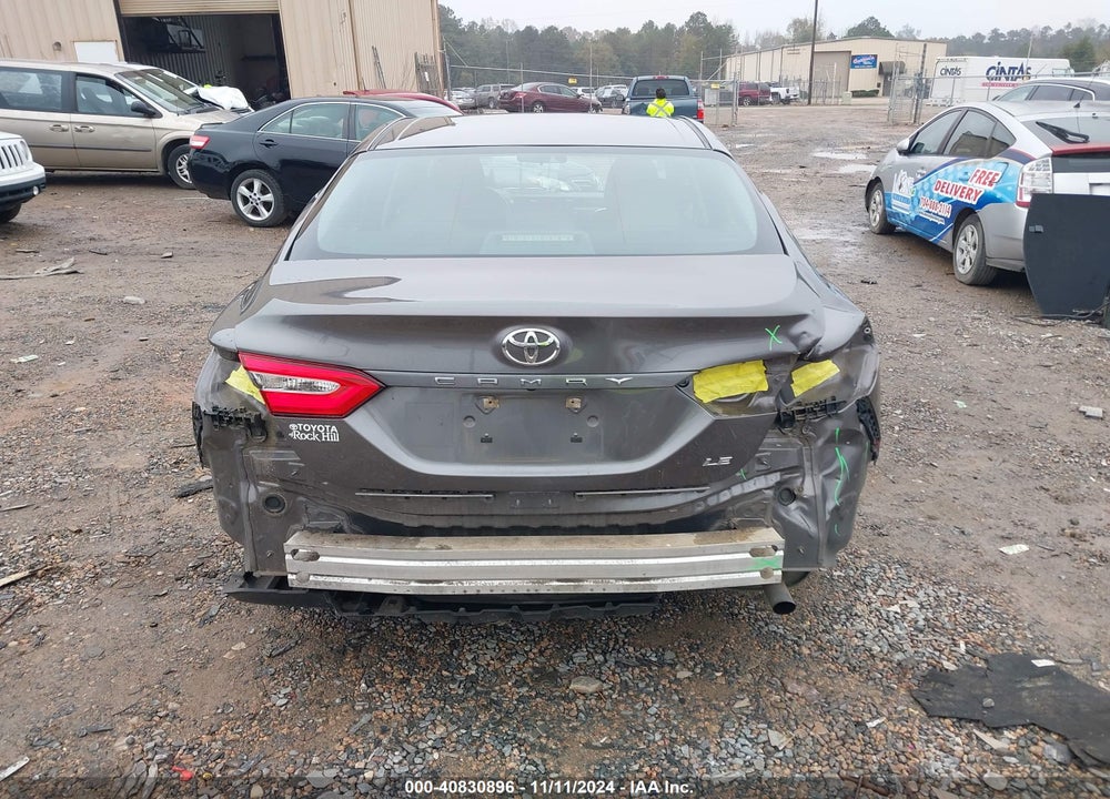 2018 TOYOTA CAMRY LE VIN: 4T1B11HK8JU087475