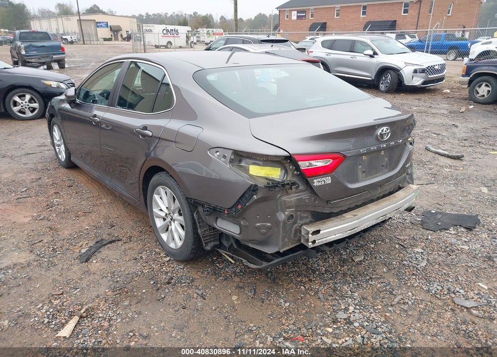 2018 TOYOTA CAMRY LE VIN: 4T1B11HK8JU087475