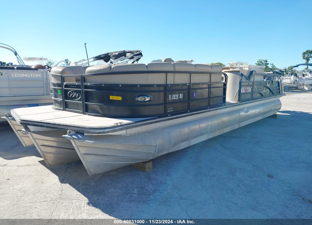 2017 MANITOU OASIS PONTOON VIN: TII87555C717