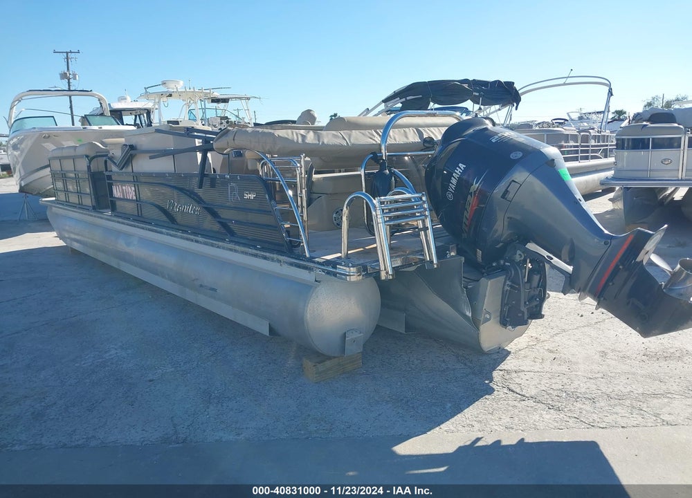 2017 MANITOU OASIS PONTOON VIN: TII87555C717