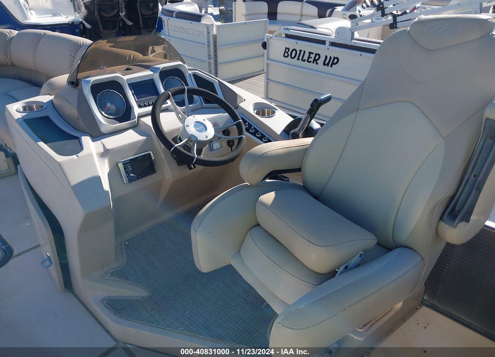 2017 MANITOU OASIS PONTOON VIN: TII87555C717