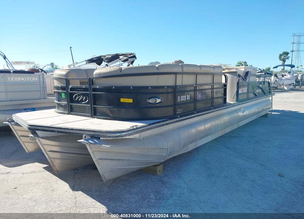 2017 MANITOU OASIS PONTOON VIN: TII87555C717