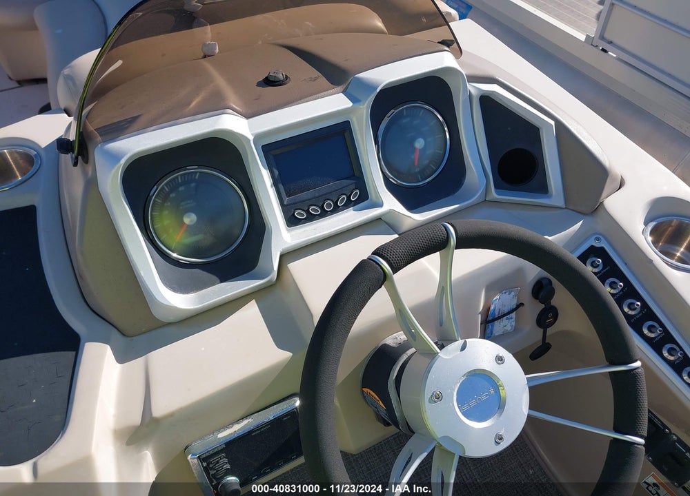 2017 MANITOU OASIS PONTOON VIN: TII87555C717