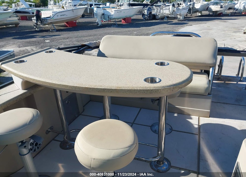 2017 MANITOU OASIS PONTOON VIN: TII87555C717